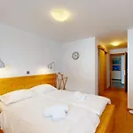 Etoiles Des Neiges Luxe & Jacuzzi 12 Pers By Alpvision Residences בקתה